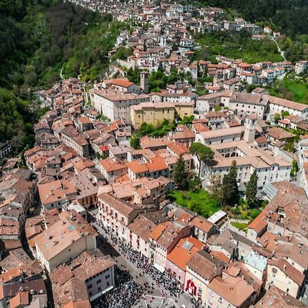 Appartamento Luzzi Tagliacozzo Bagian luar foto